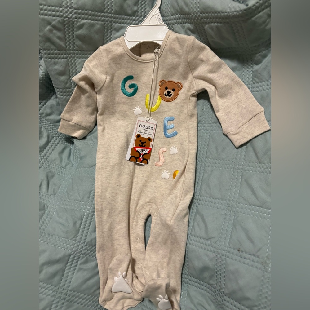 GUESS Kids Gray/Beige One Piece Sleeper with Bear Design (0-3 Months) NWT